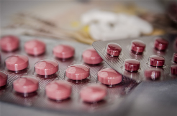 奇趣分分彩：女孩脸上爆痘医生开出避孕药 医生：这是很常规的用法